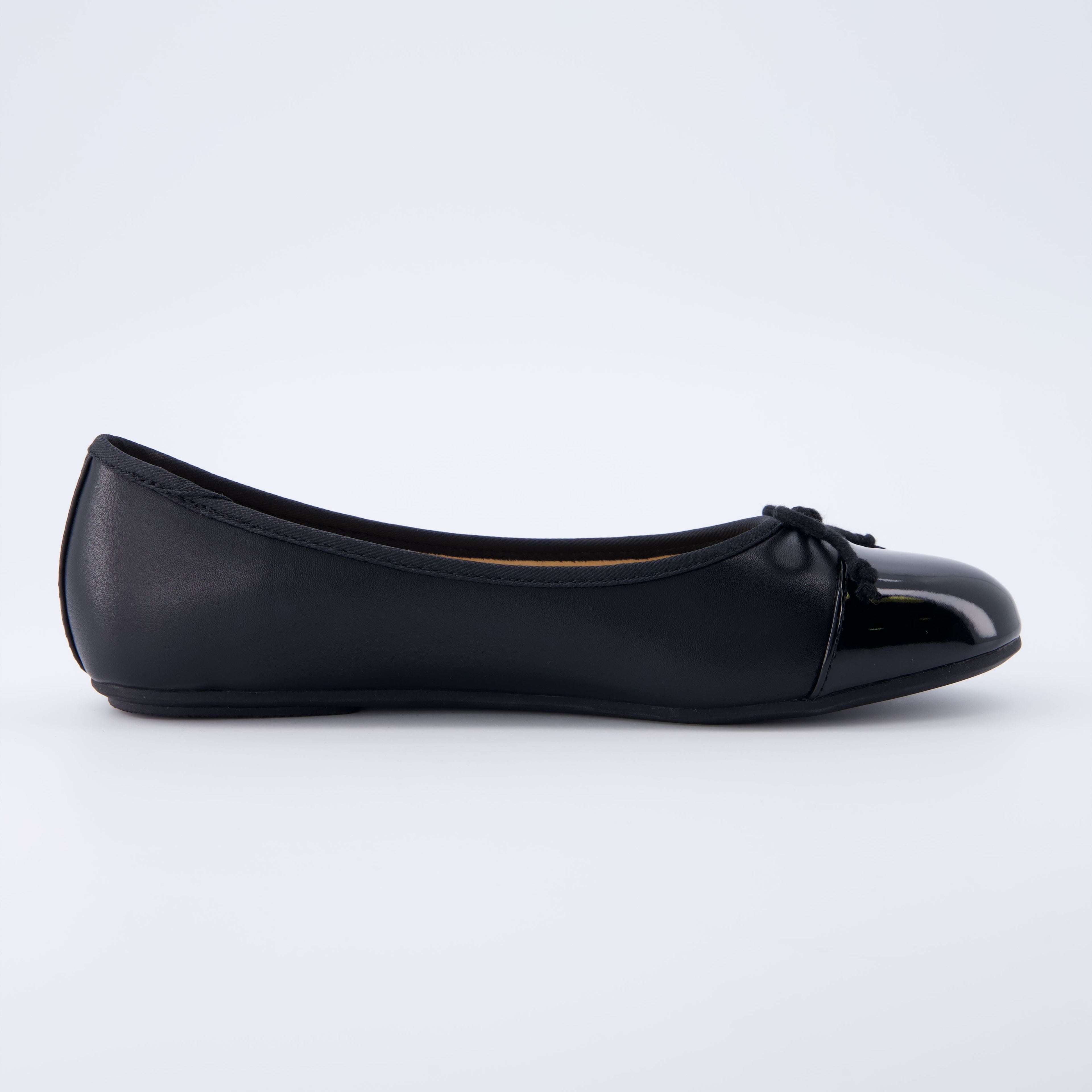 Cardi Cap Toe Flat